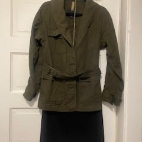 clothes - Picture 6 of 16